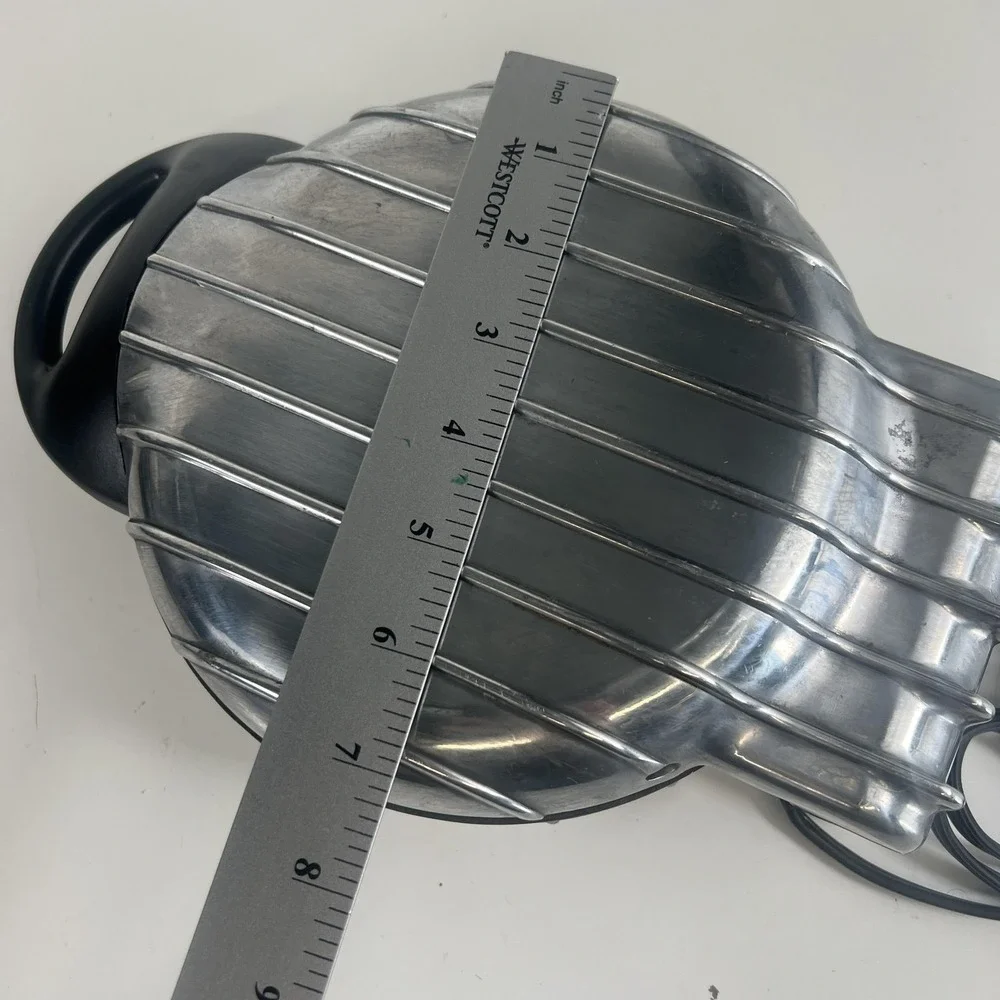 VillaWare UNO Belgian Waffle Maker Silver Round Waffler‎ 2002 1000W Electric